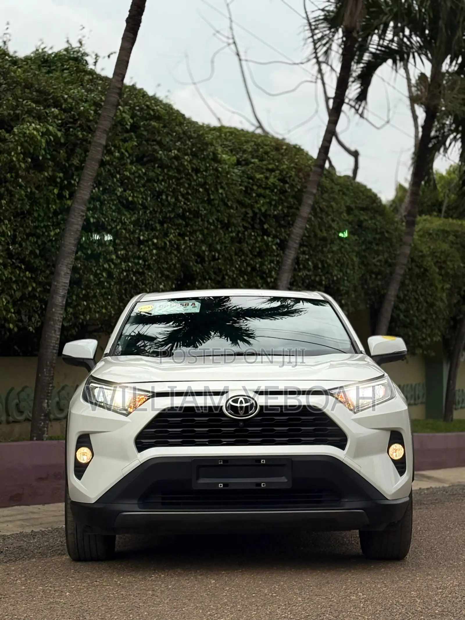 Toyota RAV4 XLE Premium 2021 White