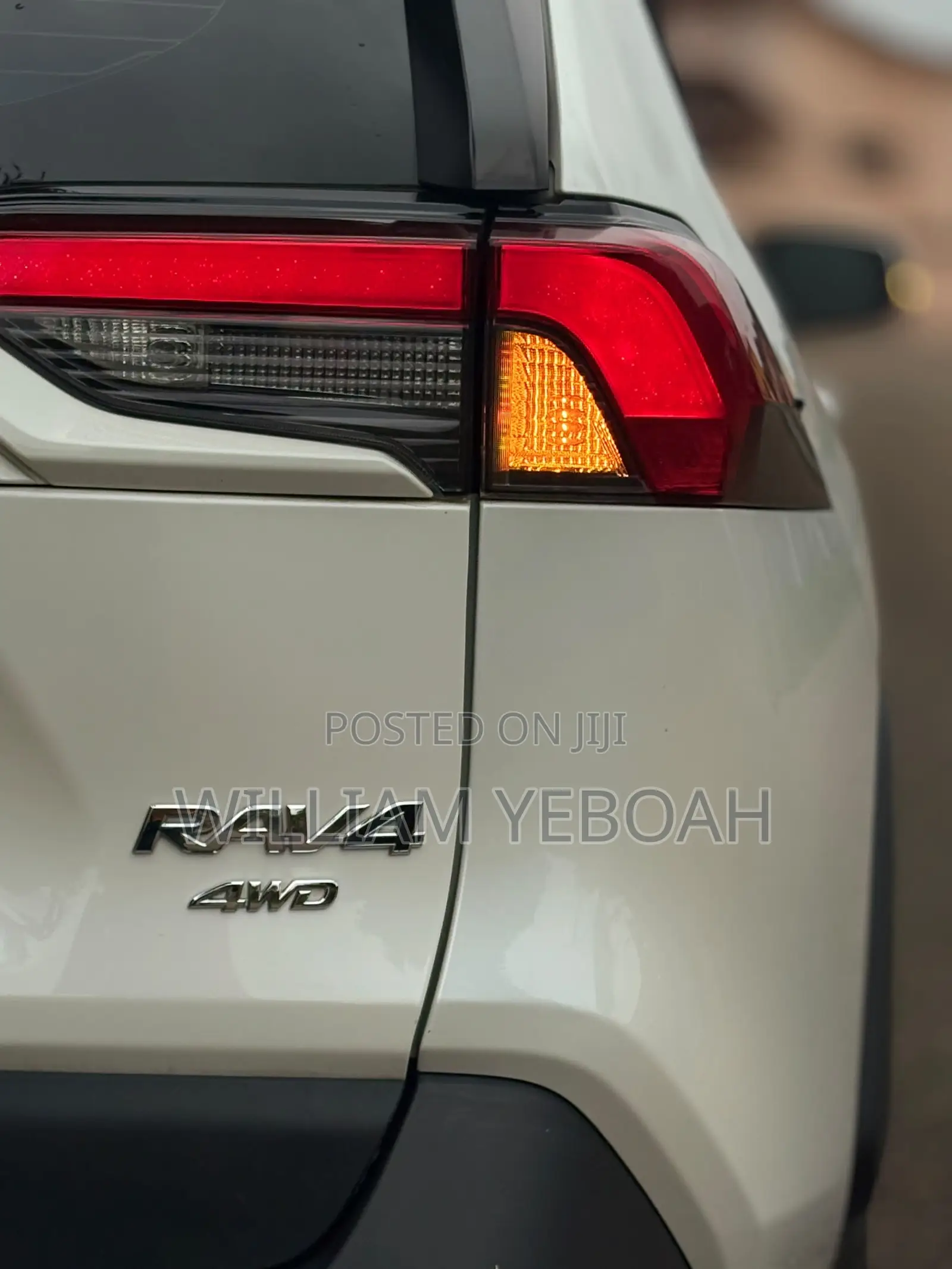 Toyota RAV4 XLE Premium 2021 White