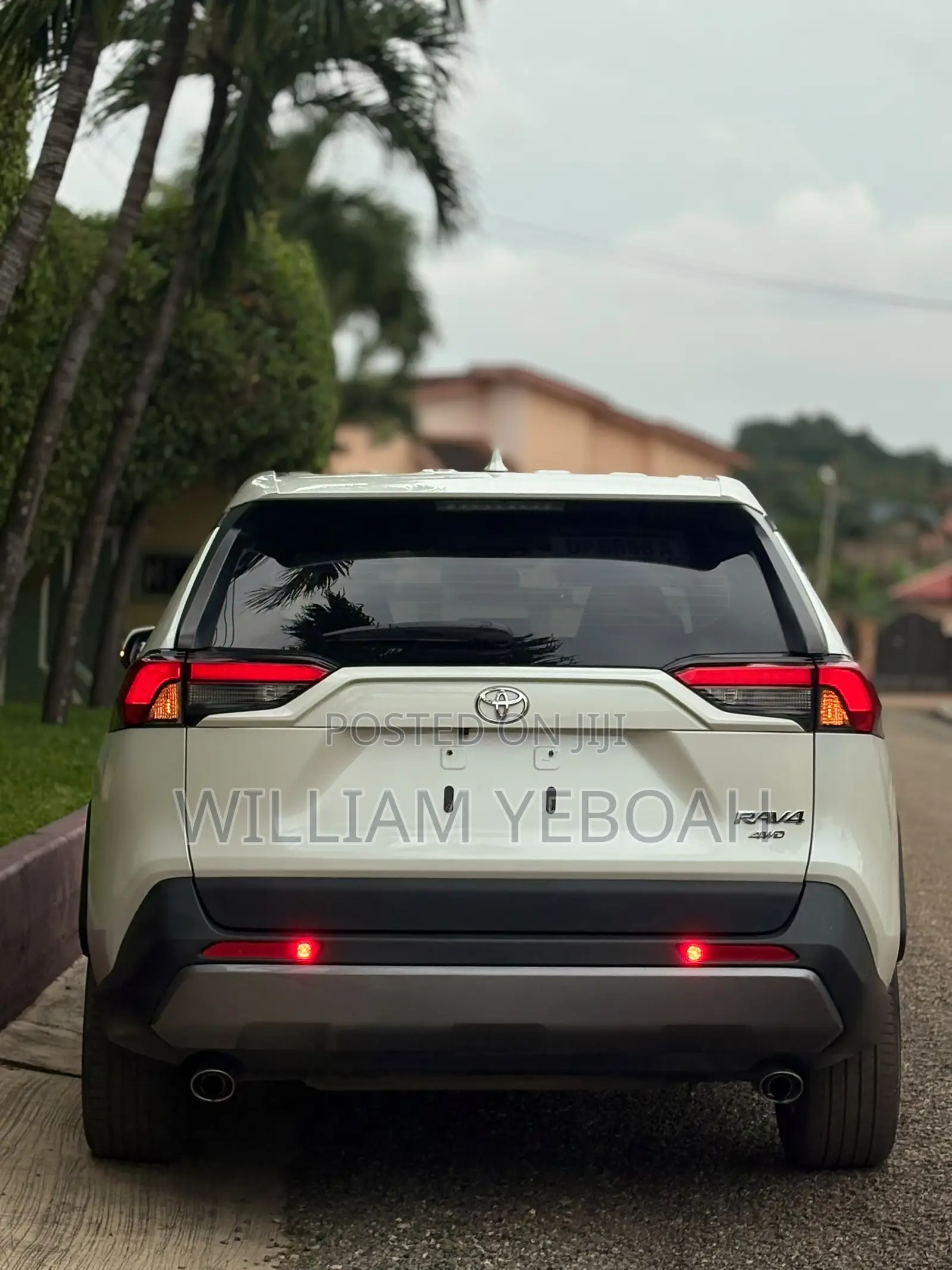 Toyota RAV4 XLE Premium 2021 White