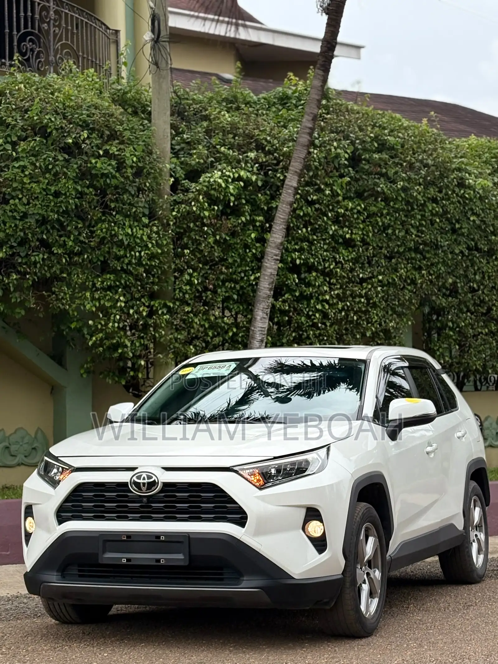 Toyota RAV4 XLE Premium 2021 White