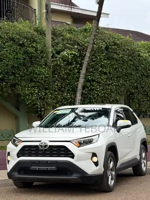 Toyota RAV4 XLE Premium 2021 White