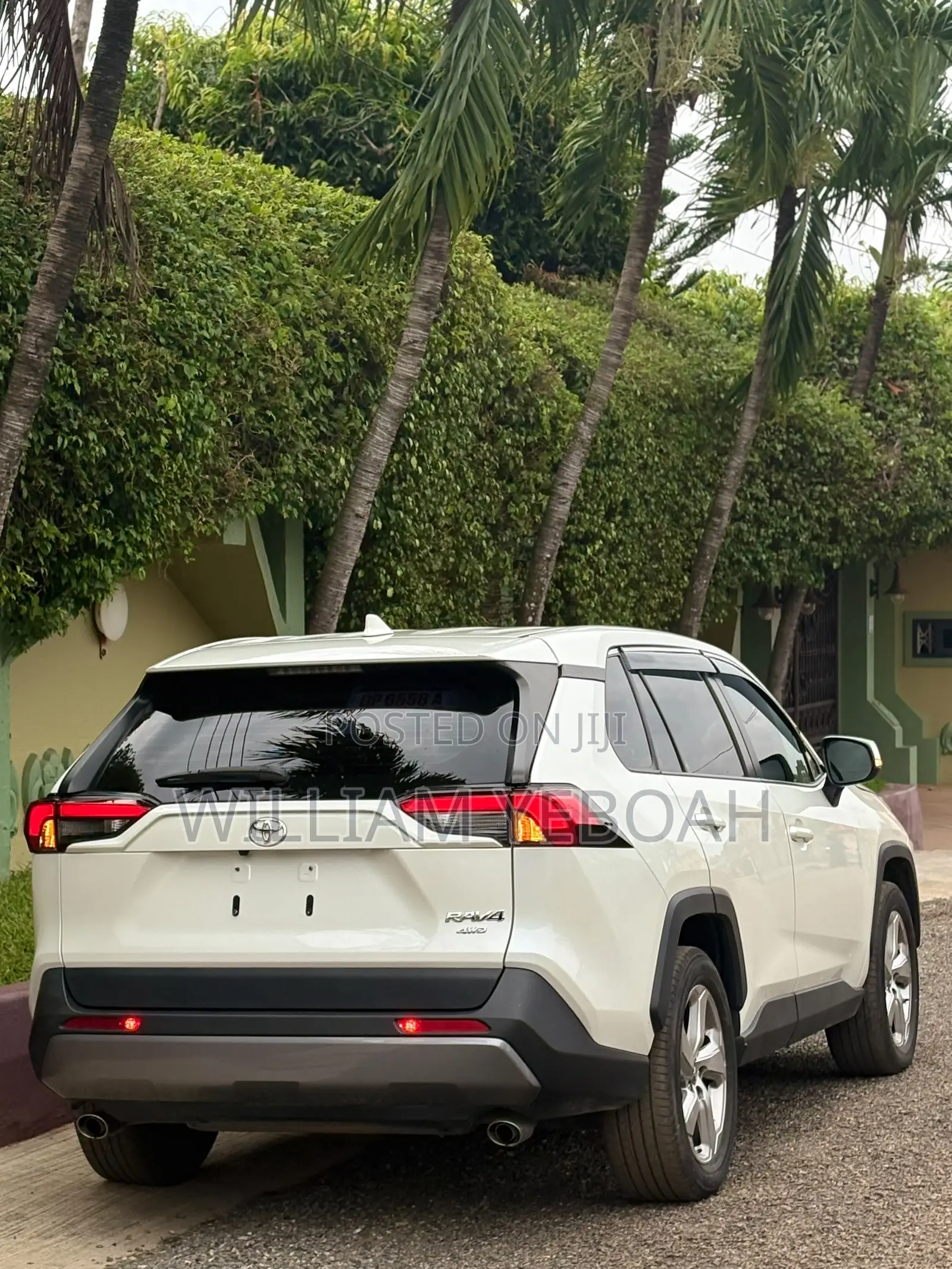 Toyota RAV4 XLE Premium 2021 White