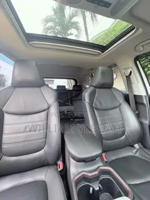 Toyota RAV4 XLE Premium 2021 White