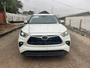 Toyota Highlander XLE 2021 White