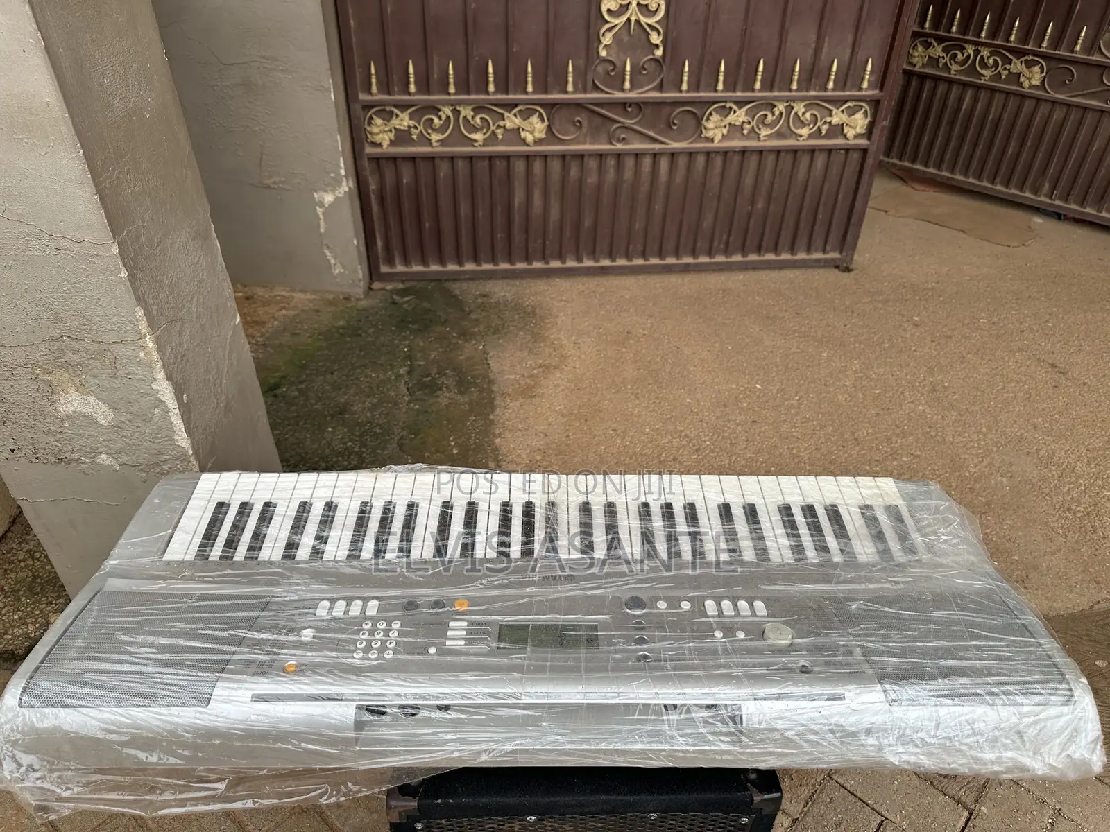 Yamaha PSR E303