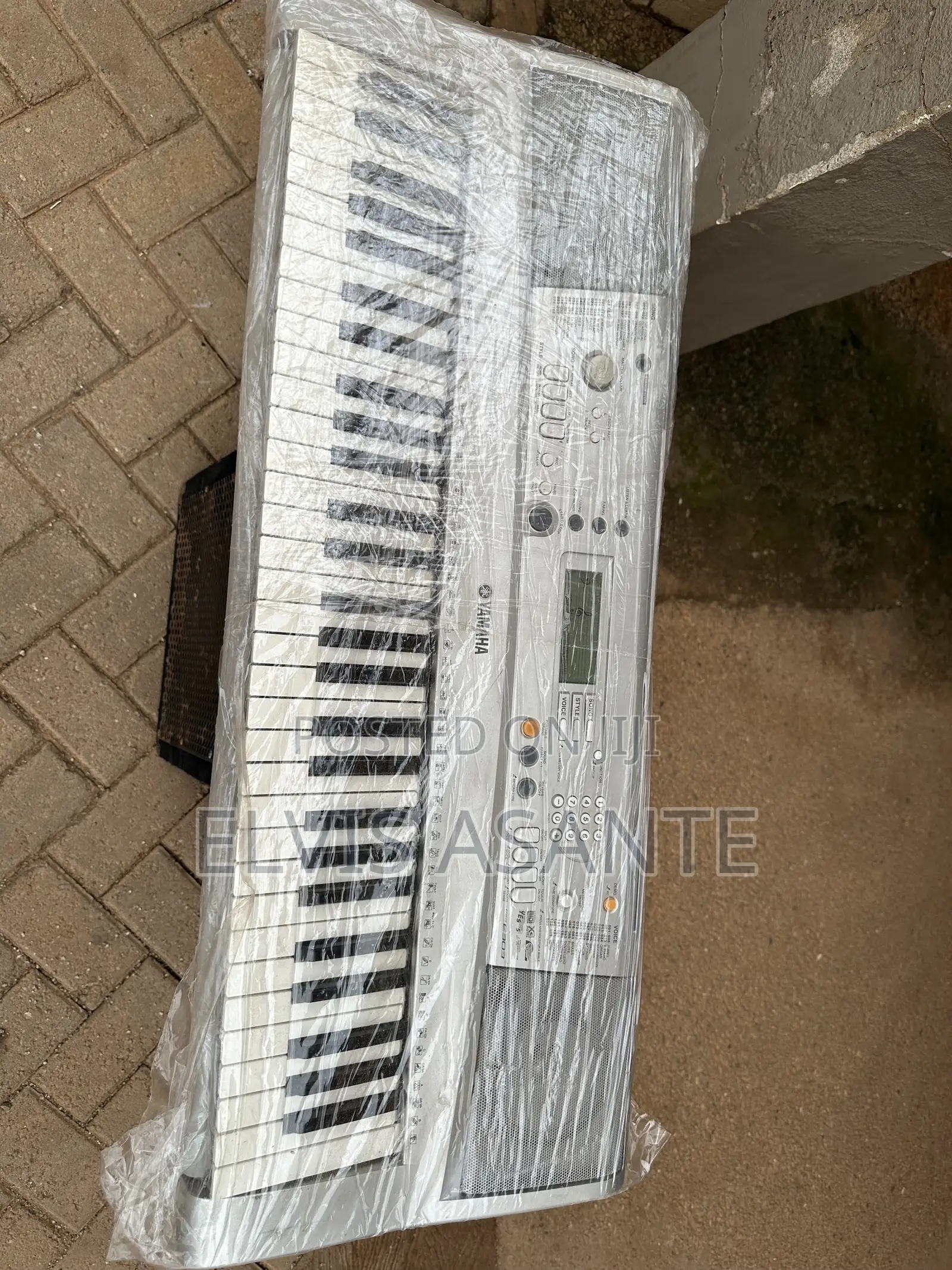 Yamaha PSR E303