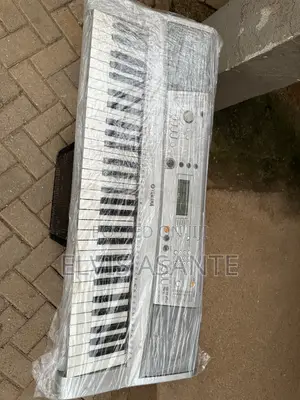 Yamaha PSR E303