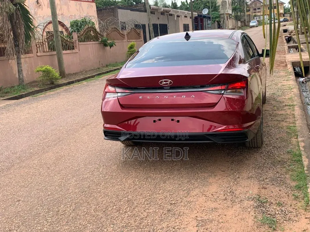 Hyundai Elantra 2021 Beige