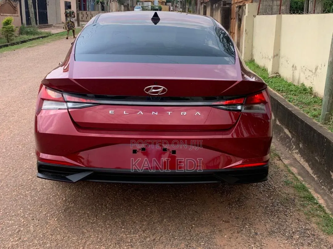 Hyundai Elantra 2021 Beige