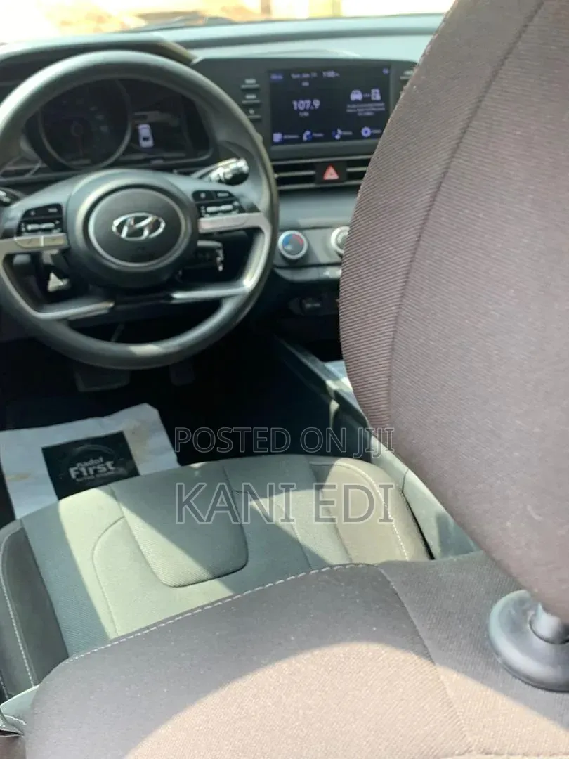 Hyundai Elantra 2021 Beige