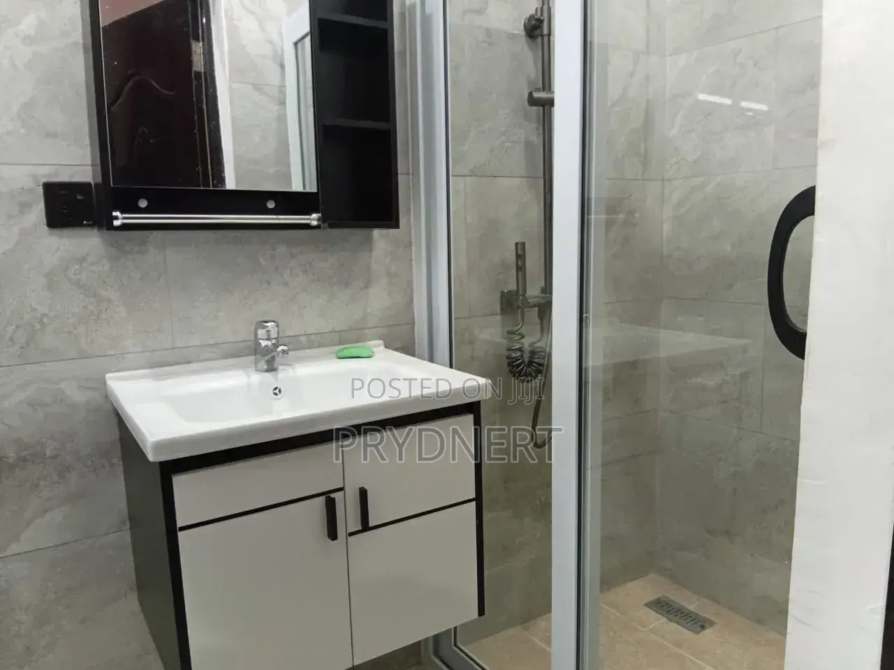 2bdrm Apartment in Dps C25, Tema Metropolitan for rent