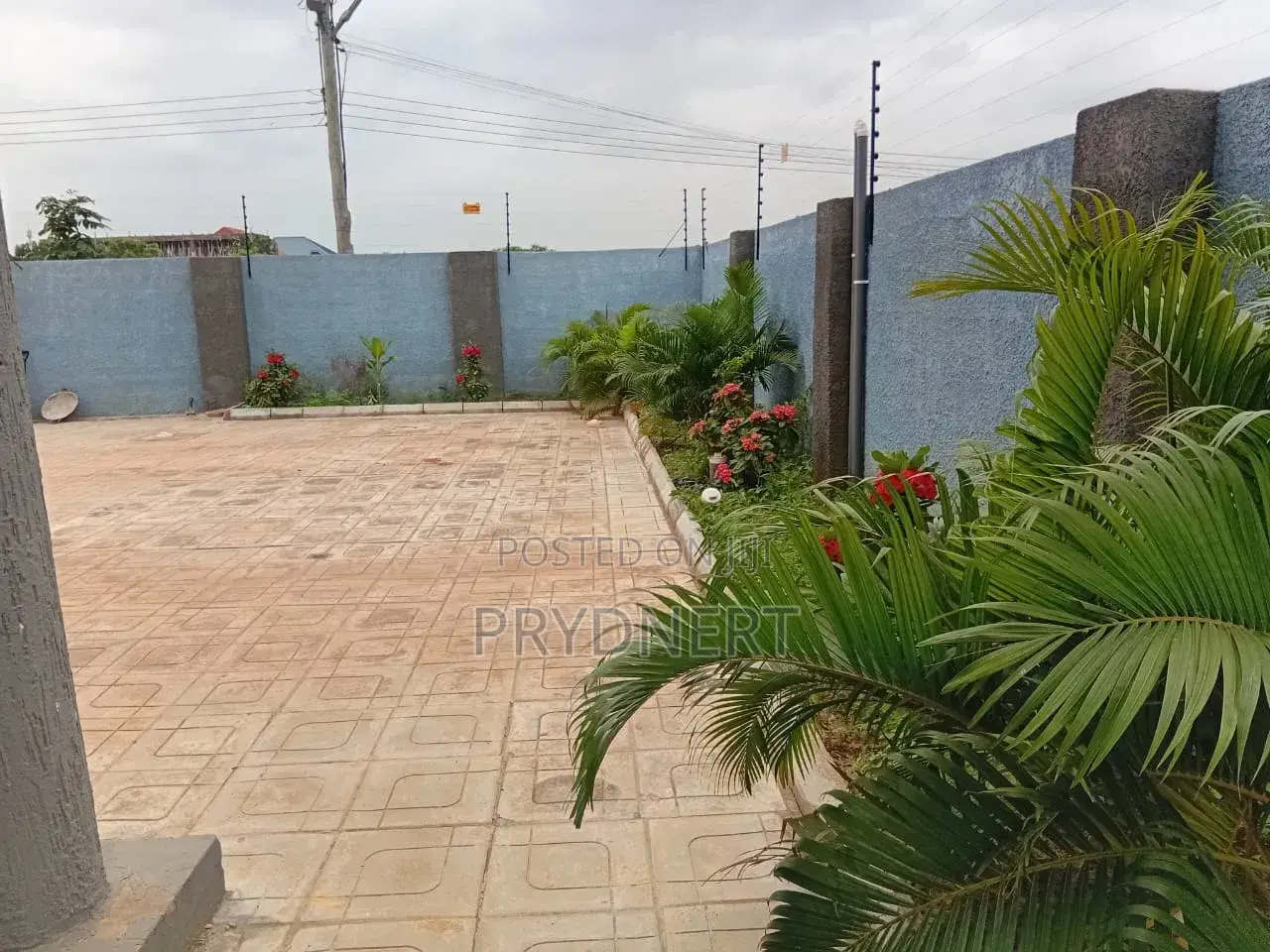 2bdrm Apartment in Dps, Tema Metropolitan for rent