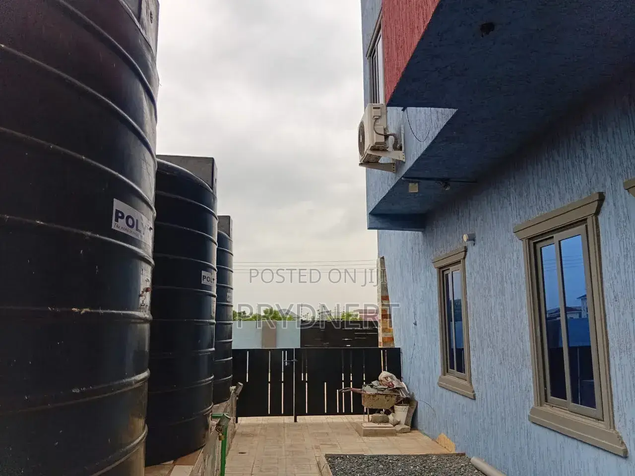 2bdrm Apartment in Dps, Tema Metropolitan for rent
