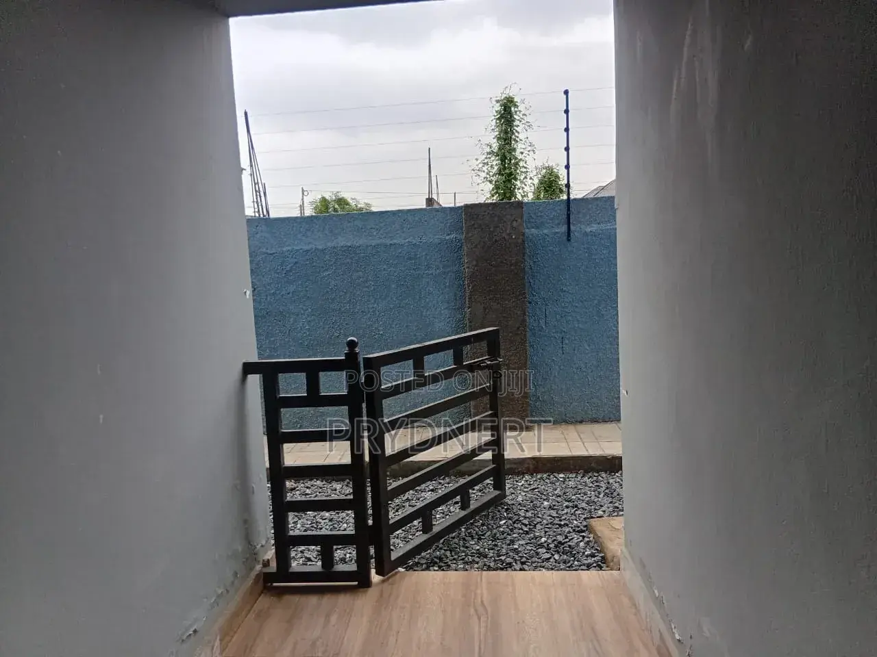 2bdrm Apartment in Dps, Tema Metropolitan for rent