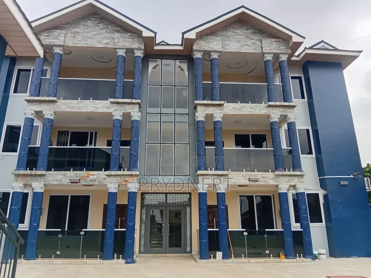 2bdrm Apartment in Dps, Tema Metropolitan for rent
