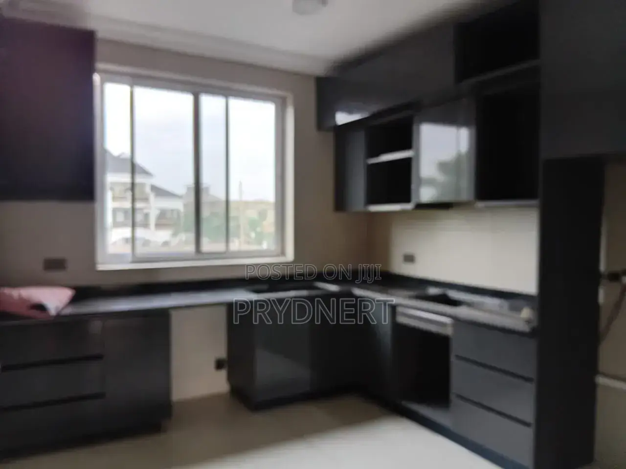 2bdrm Apartment in Dps, Tema Metropolitan for rent