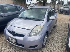 Toyota Vitz 2010 Silver
