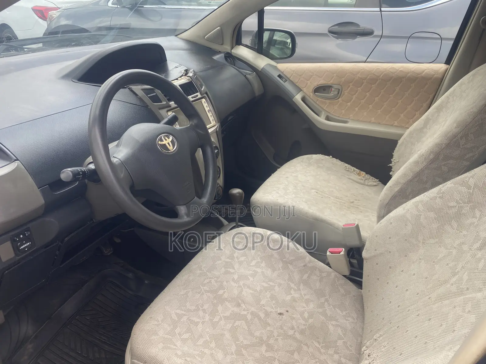 Toyota Vitz 2010 Silver