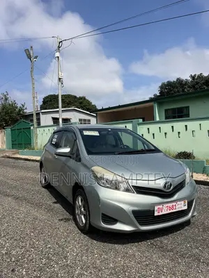 Toyota Vitz 2013 Silver