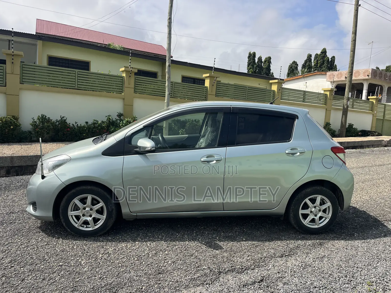 Toyota Vitz 2013 Silver