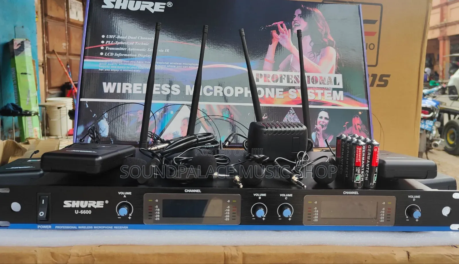 Shure U-6600 4-in-1 Professional Wireless Lapel Microphone System