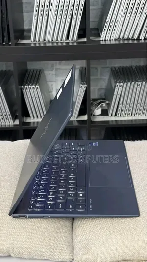 New Laptop HP Elite Dragonfly G4 16GB Intel Core i5 SSD 512GB