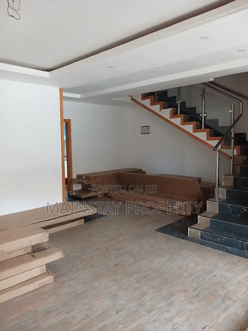 4bdrm Townhouse / Terrace in Mainstay Estates, Nmai-Dzorn for rent