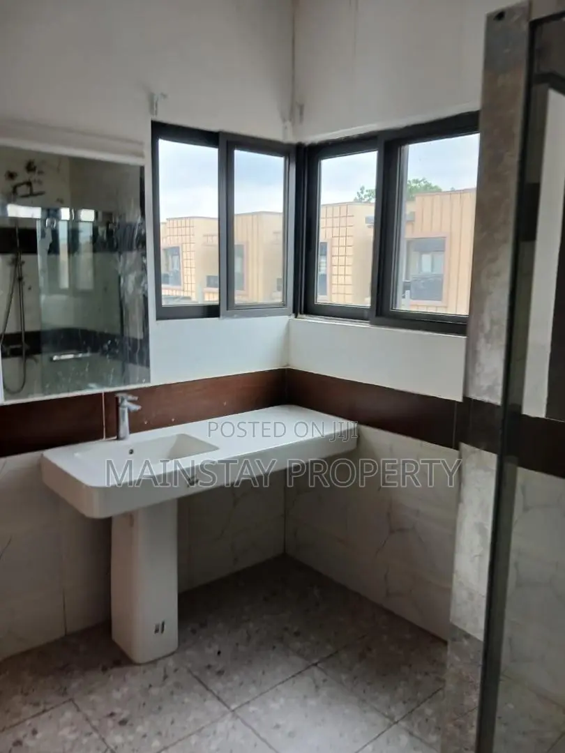 4bdrm Townhouse / Terrace in Mainstay Estates, Nmai-Dzorn for rent