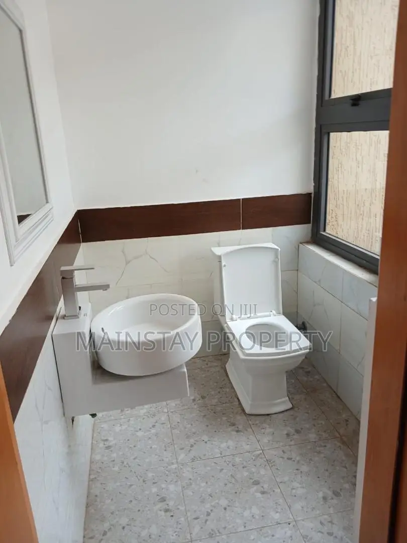 4bdrm Townhouse / Terrace in Mainstay Estates, Nmai-Dzorn for rent