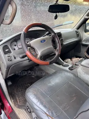 Ford Explorer Sport Track 2005 Red