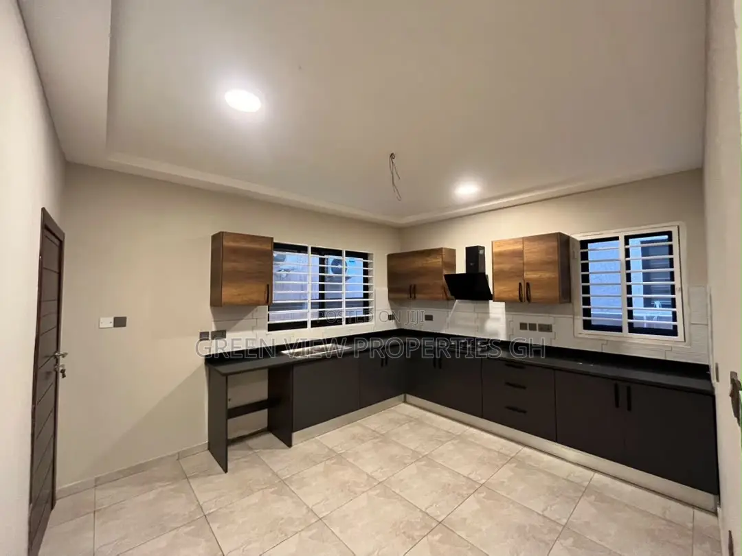 3bdrm Duplex in Oyarifa for rent