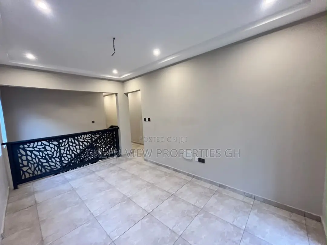 3bdrm Duplex in Oyarifa for rent