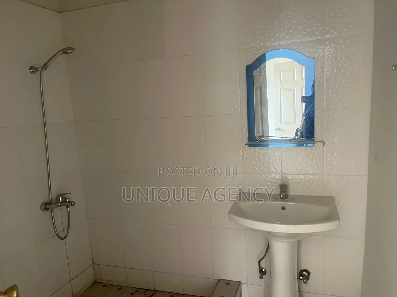 4bdrm Bungalow in Valley View Area for rent