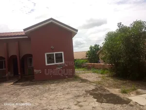 4bdrm Bungalow in Valley View Area for rent