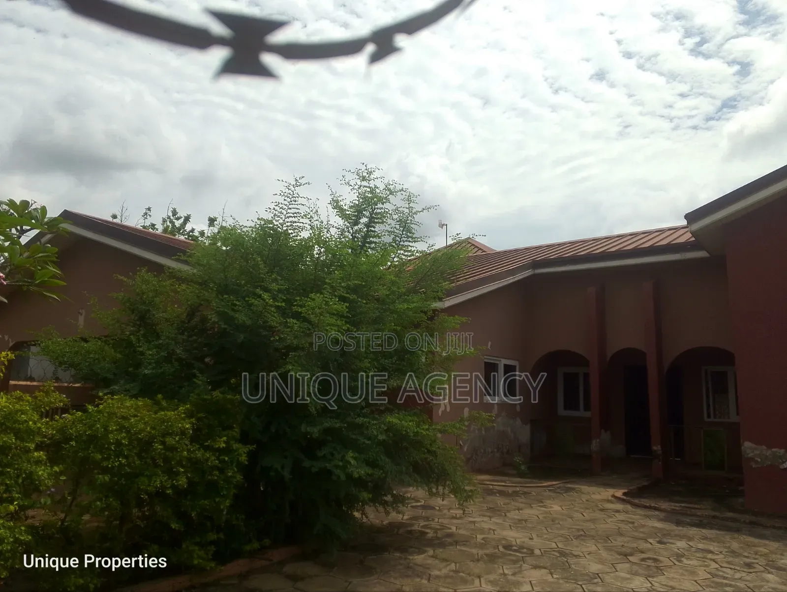 4bdrm Bungalow in Valley View Area for rent