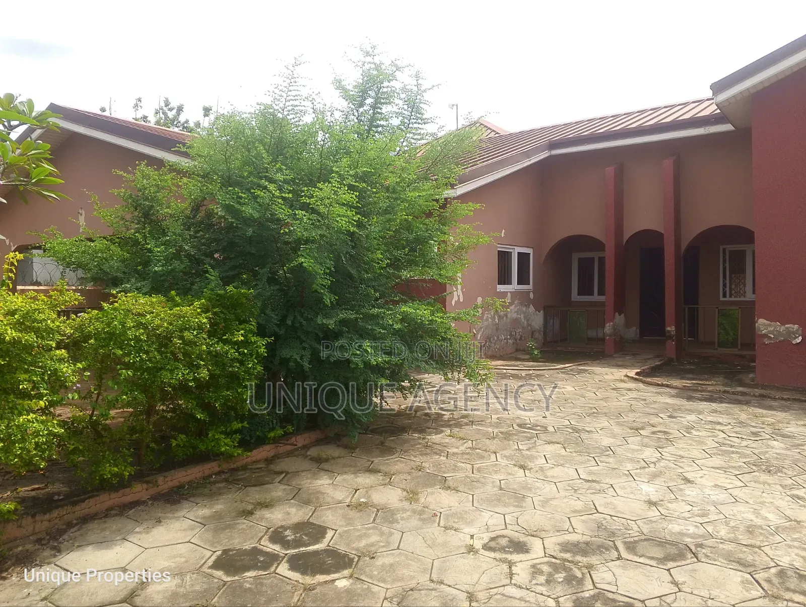 4bdrm Bungalow in Valley View Area for rent