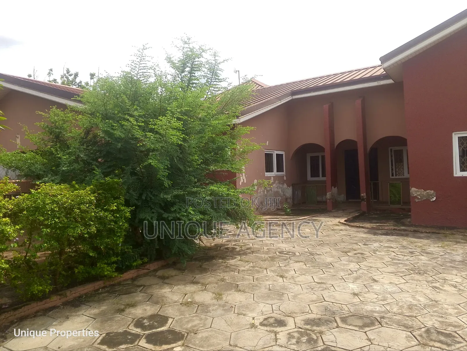 4bdrm Bungalow in Valley View Area for rent