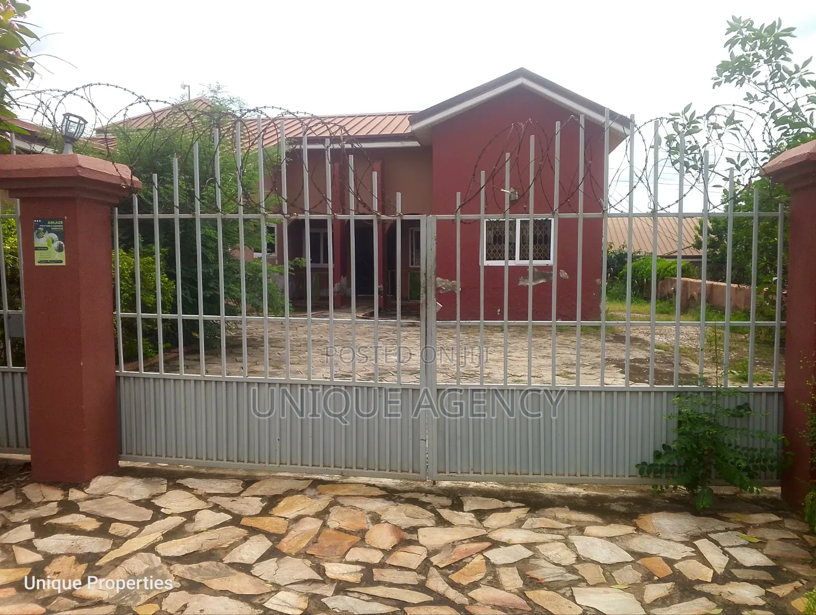 4bdrm Bungalow in Valley View Area for rent