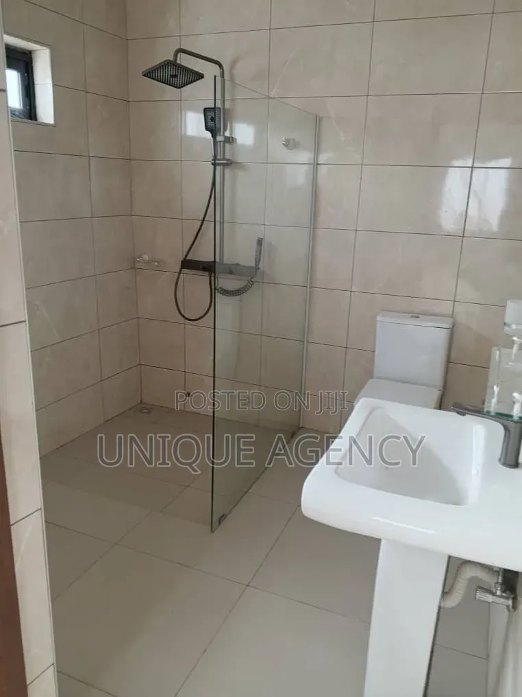 4bdrm Bungalow in Valley View Area for rent