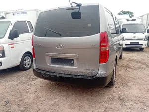 Hyundai H200 2021 Gray