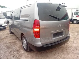 Hyundai H200 2021 Gray