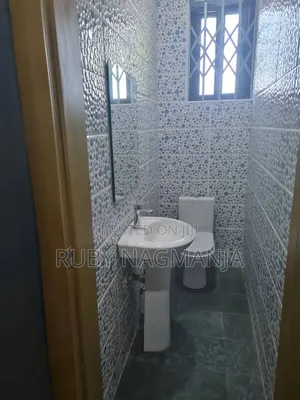 8bdrm Mansion in Ekman, Oyibi for sale