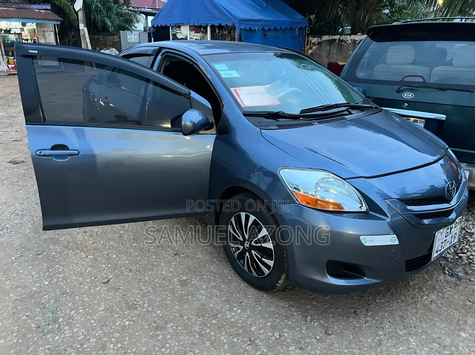 Toyota Yaris Base Sedan 4dr 2011 Blue