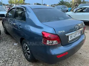 Toyota Yaris Base Sedan 4dr 2011 Blue