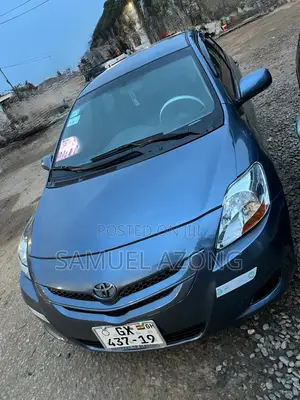 Toyota Yaris Base Sedan 4dr 2011 Blue