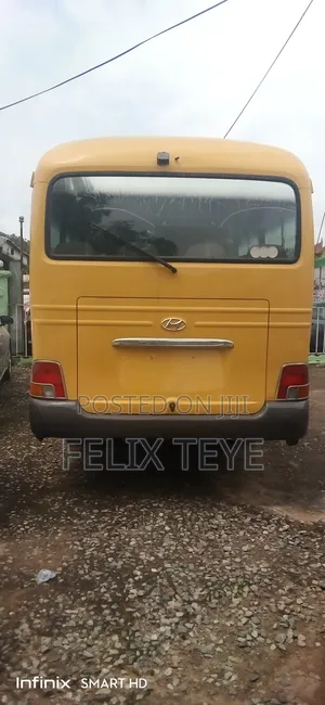 Hyundai County 2015 Yellow