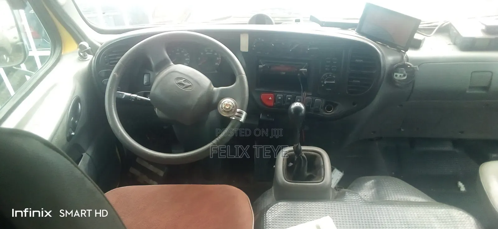 Hyundai County 2015 Yellow
