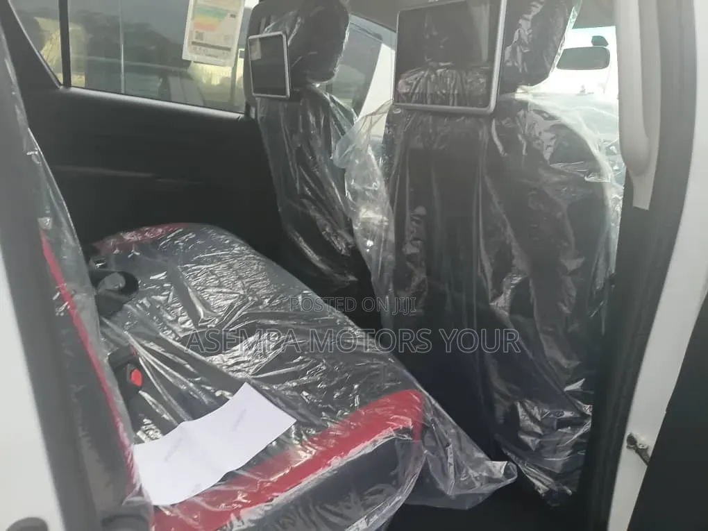 New Toyota Hilux 2025 White