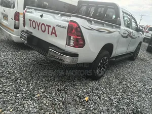 New Toyota Hilux 2025 White