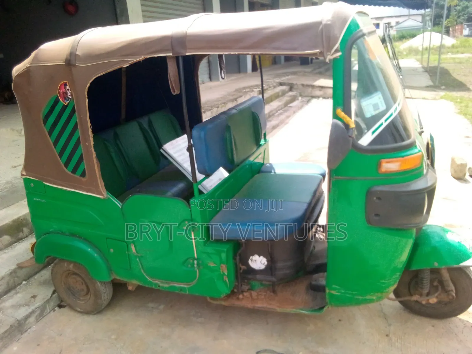 Bajaj RE 2024 Green